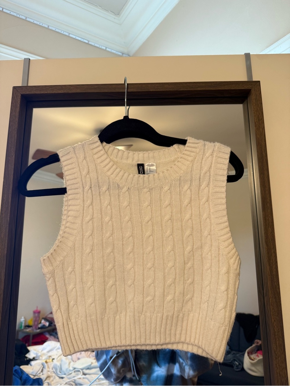 Cable Knit Cropped Sweater Vest - Cream